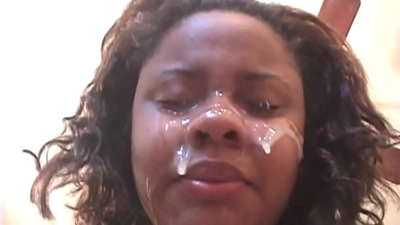 Ngoanana e motšo oa Brazil o tšoeroe ke lets'ollo sefahlehong ka mor'a ho etsa thobalano ka morao ka pipi e kholo