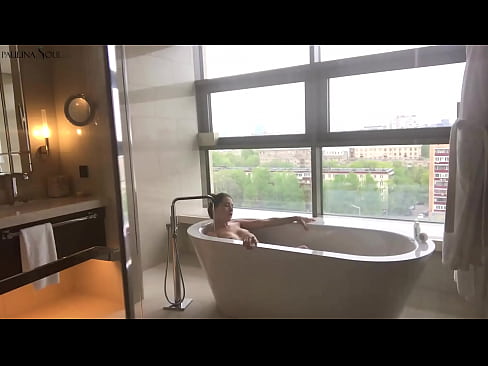 ❤️ Lesea le leholo Le ntse le tsokotsa petsana ea lona ka tjantjello Video ea bootsoa ﹏
